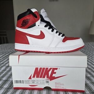 Air Jordan 1 Retro High –  Red/White/Black

Size: Men’s
